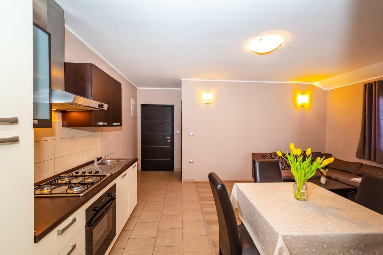 Apartment Adrian Biograd Na Moru Exteriör bild