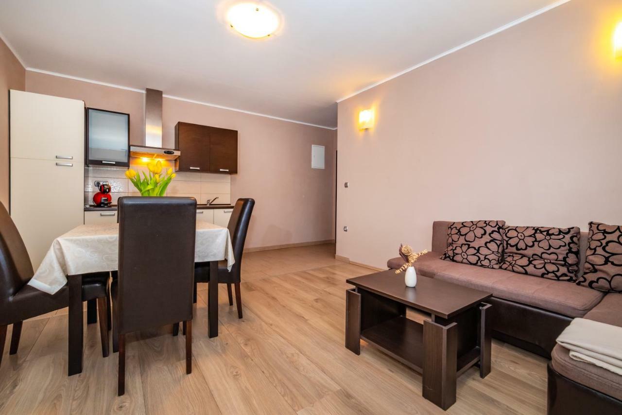 Apartment Adrian Biograd Na Moru Exteriör bild