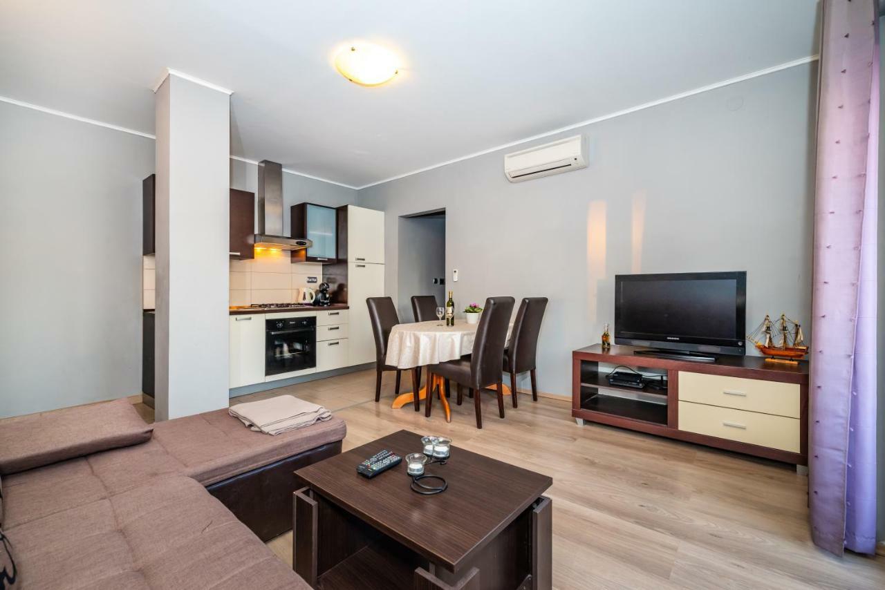 Apartment Adrian Biograd Na Moru Exteriör bild